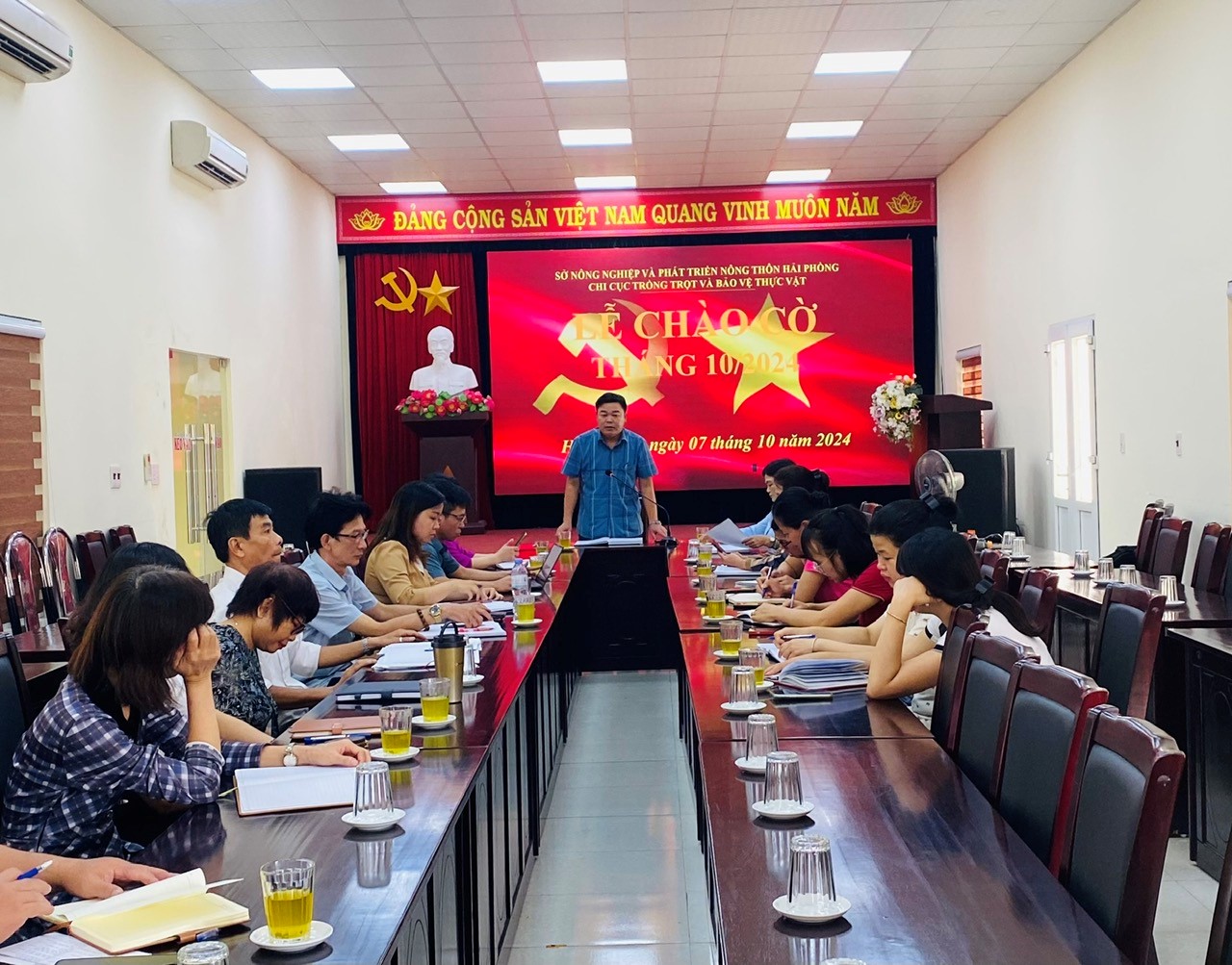 LỄ CHÀO CỜ, SINH HOẠT DƯỚI CỜ THÁNG 10/2024 CỦA  CHI CỤC TRỒNG TRỌT VÀ BẢO VỆ THỰC VẬT